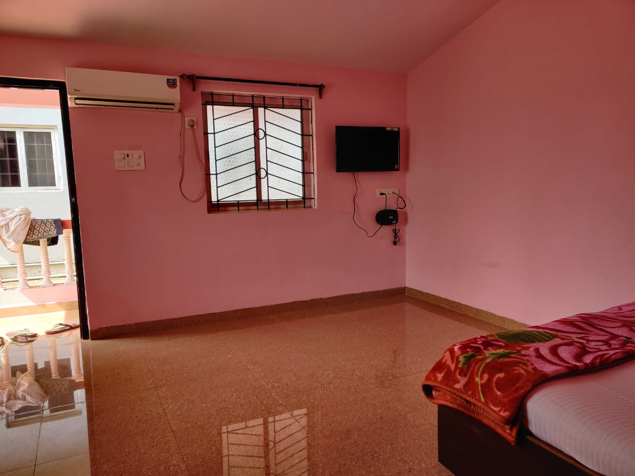 Crazy Coconut Apartment - Tap to explore photos