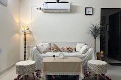 Red Homes Centrally Located Modern Cozy 2BHK APT, Jaipur