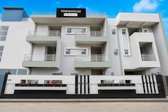 Townhouse Amity University Road Lucknow Formerly Pine Villa, Lucknow