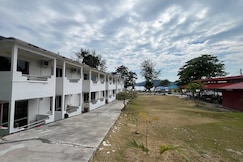 Collection O Analisa Beach Resort, Manjung