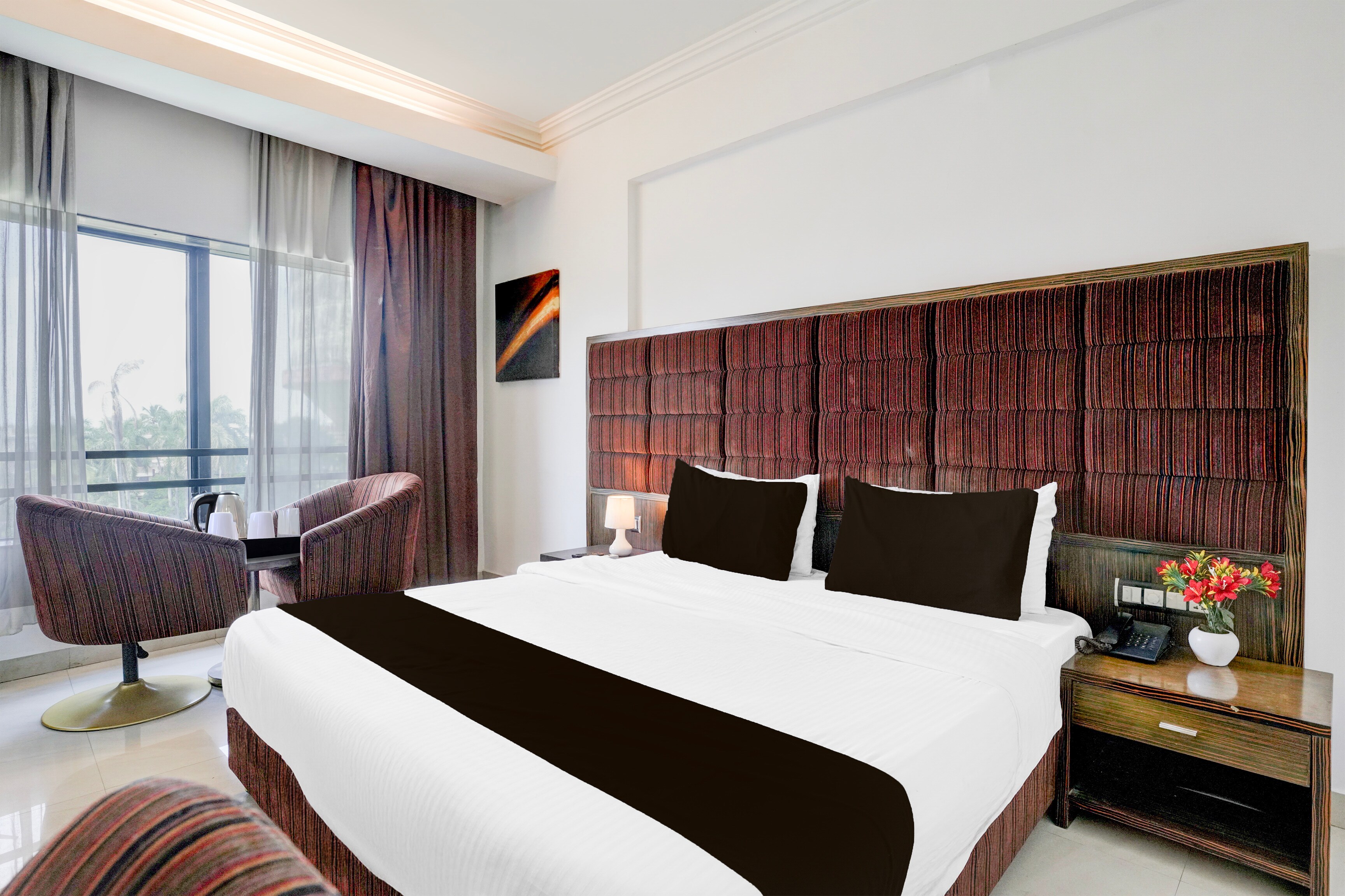 Super Townhouse Bharuch Near Railway Station Formerly Hotel Kohinoor - Tap to explore photos