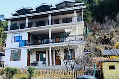 Aura by Raw Artistry, Manali