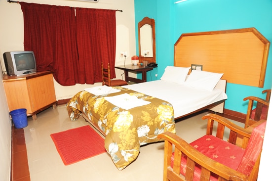 Hotel Navaratna Deluxe - Tap to explore photos