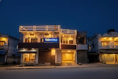 FabHotel Ramendra Palace, Ayodhya