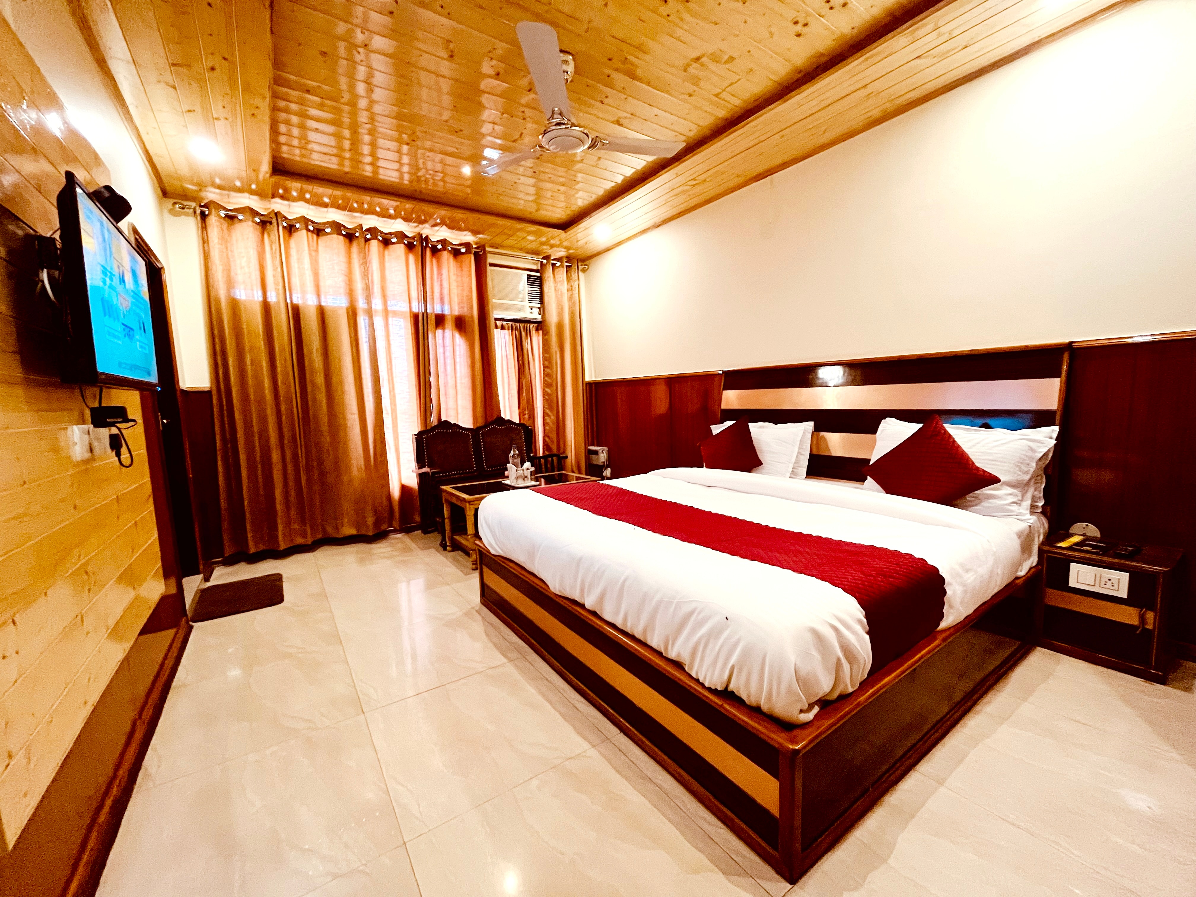 Hotel Amit - 5mins drive to Airport - Tap to explore photos