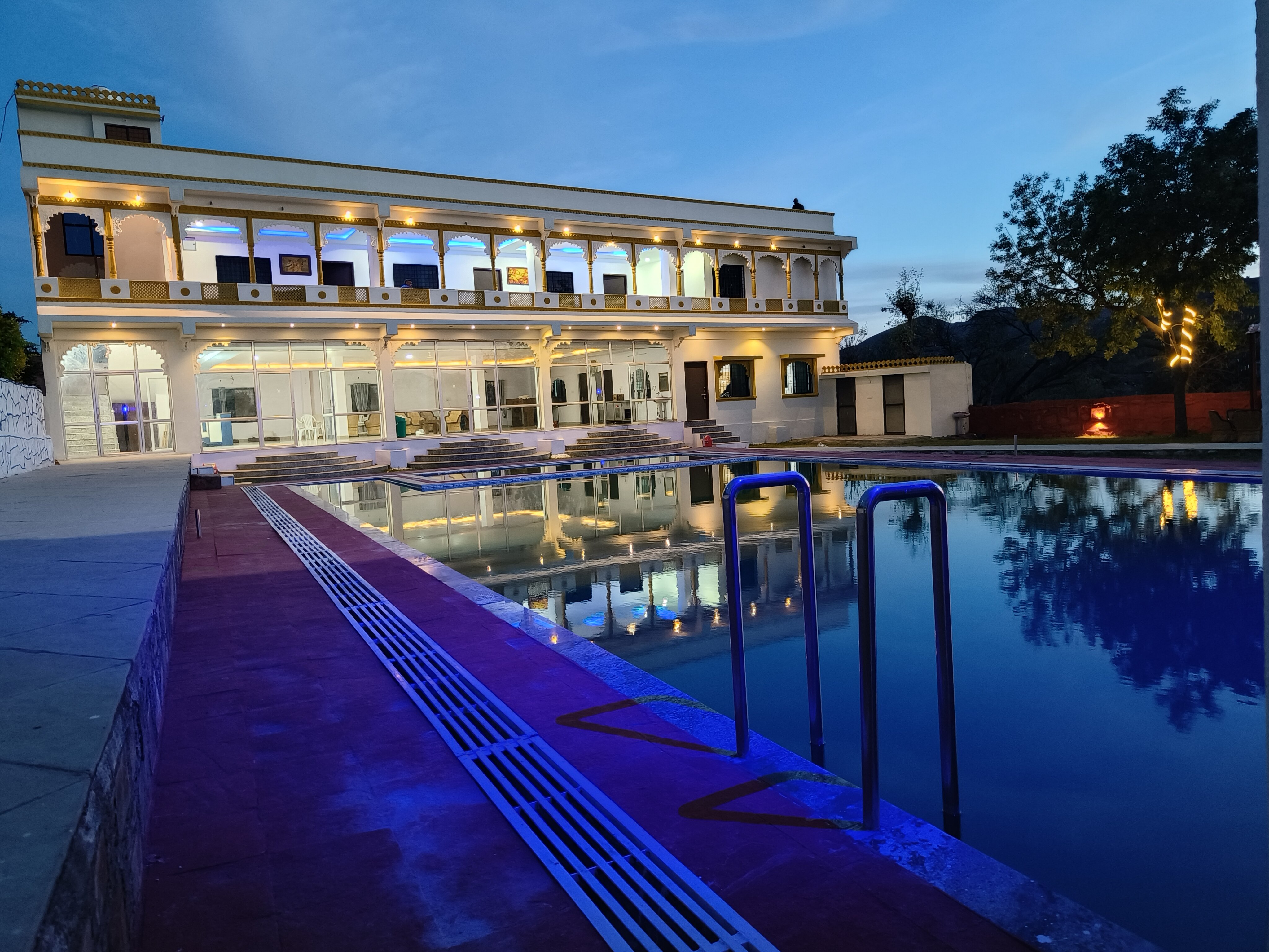 Monkey Retreat Resort - Tap to explore photos