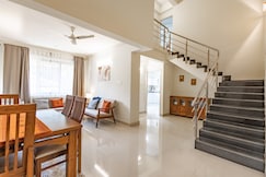 2 BHK Duplex W Pool 4 min to Benaulim Beach, Devgarh