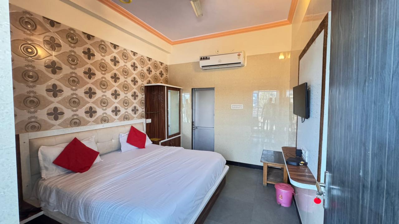 Hotel New Rawat - Tap to explore photos