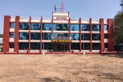 Hotel Grand Nilgiri AC Rooms, Vadodara