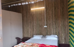 Delax room