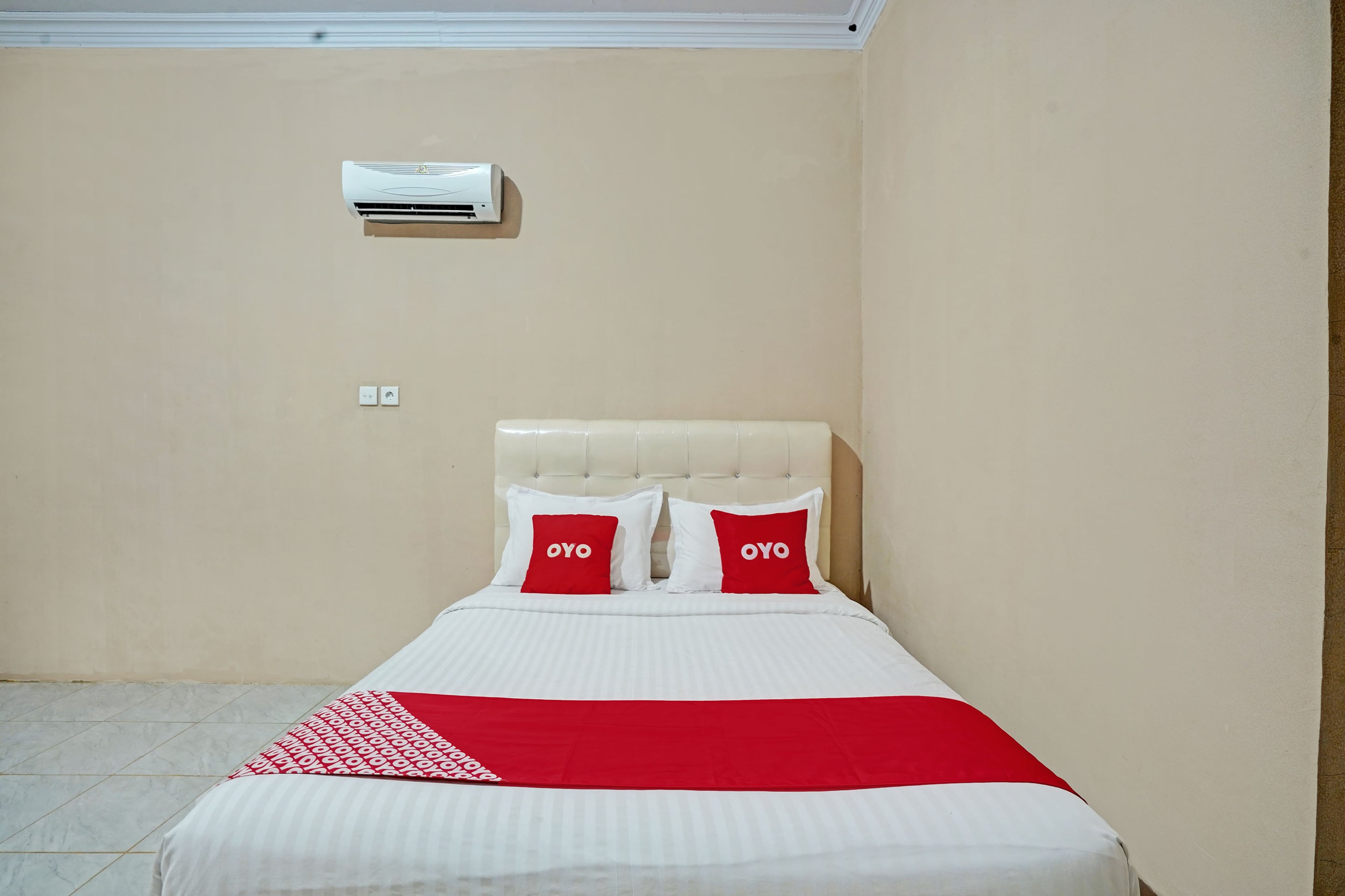 OYO 93033 Mutiara Homestay Syariah - Tap to explore photos