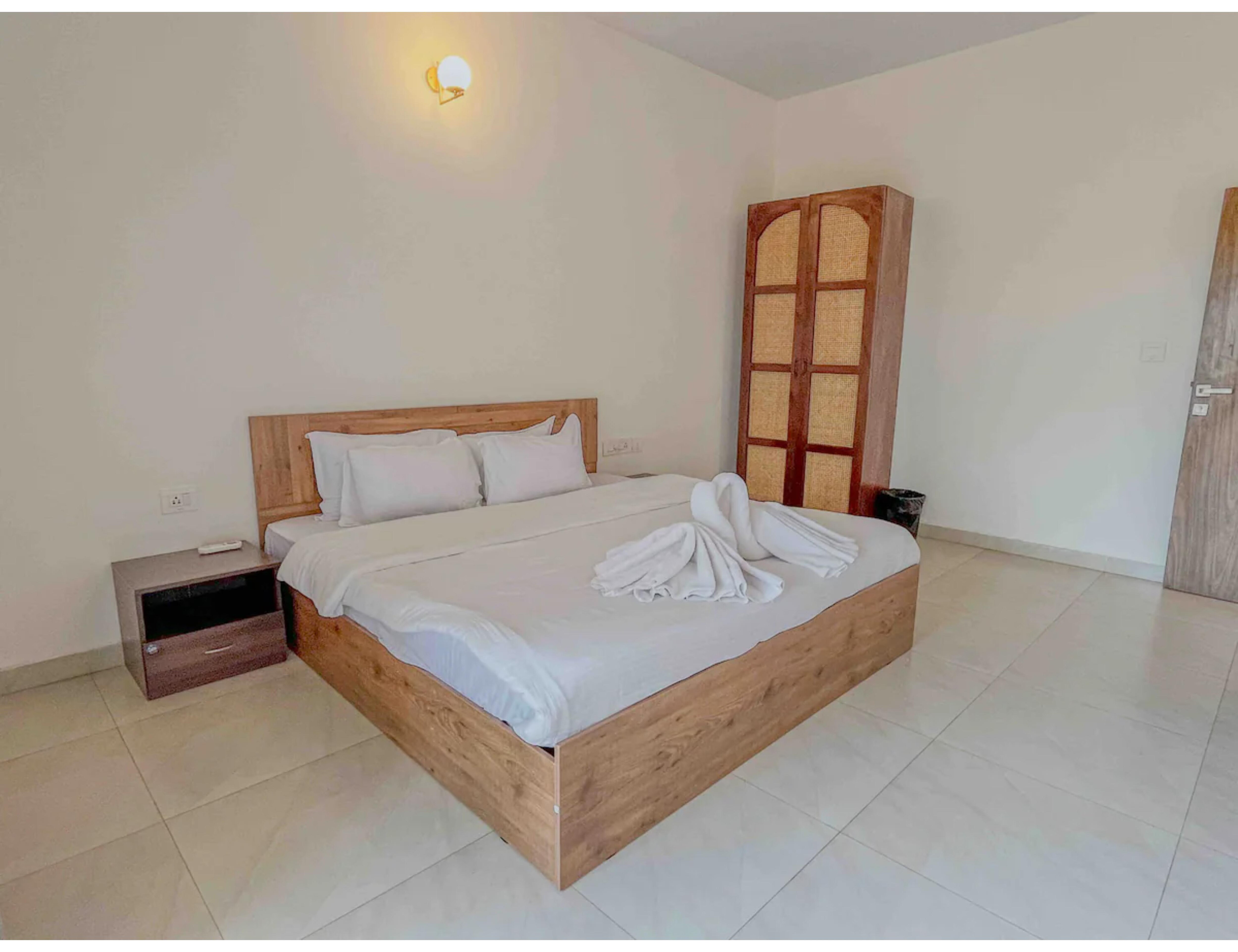 2bhk bright Seafacing Apartment in Central Goa - Tap to explore photos