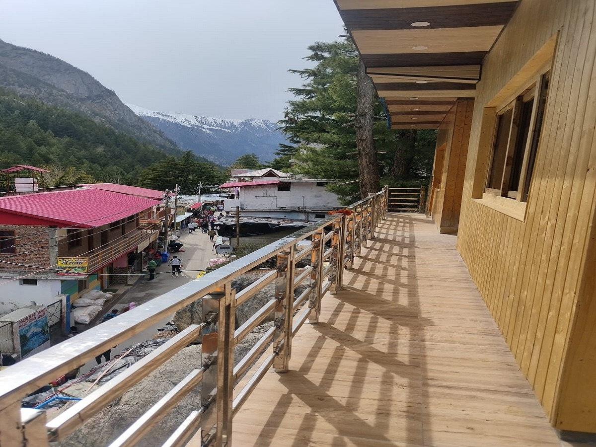 Hotel Shwetambara (1Min Walk to Gangotri Temple) - Tap to explore photos