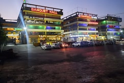 HOTEL REGENTS, Palsana