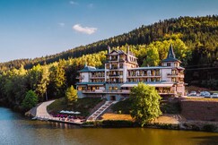 Retro Riverside Wellness Resort, Karlovy Vary