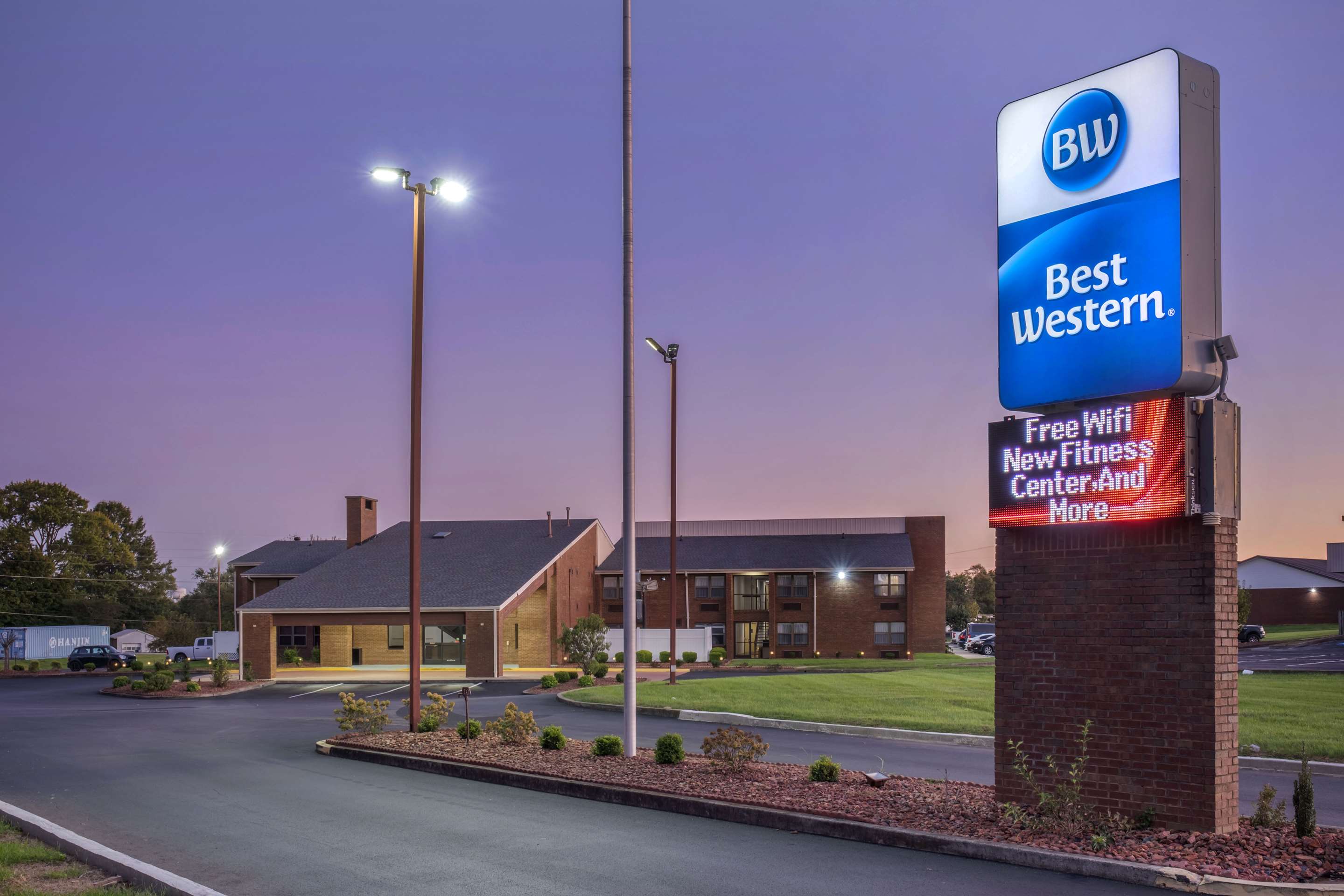 Best Western Campbellsville Inn - Tap to explore photos