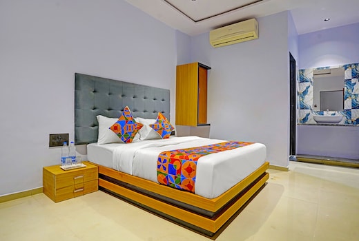 FabHotel Nidhivan Palace - Udhna Darwaja
