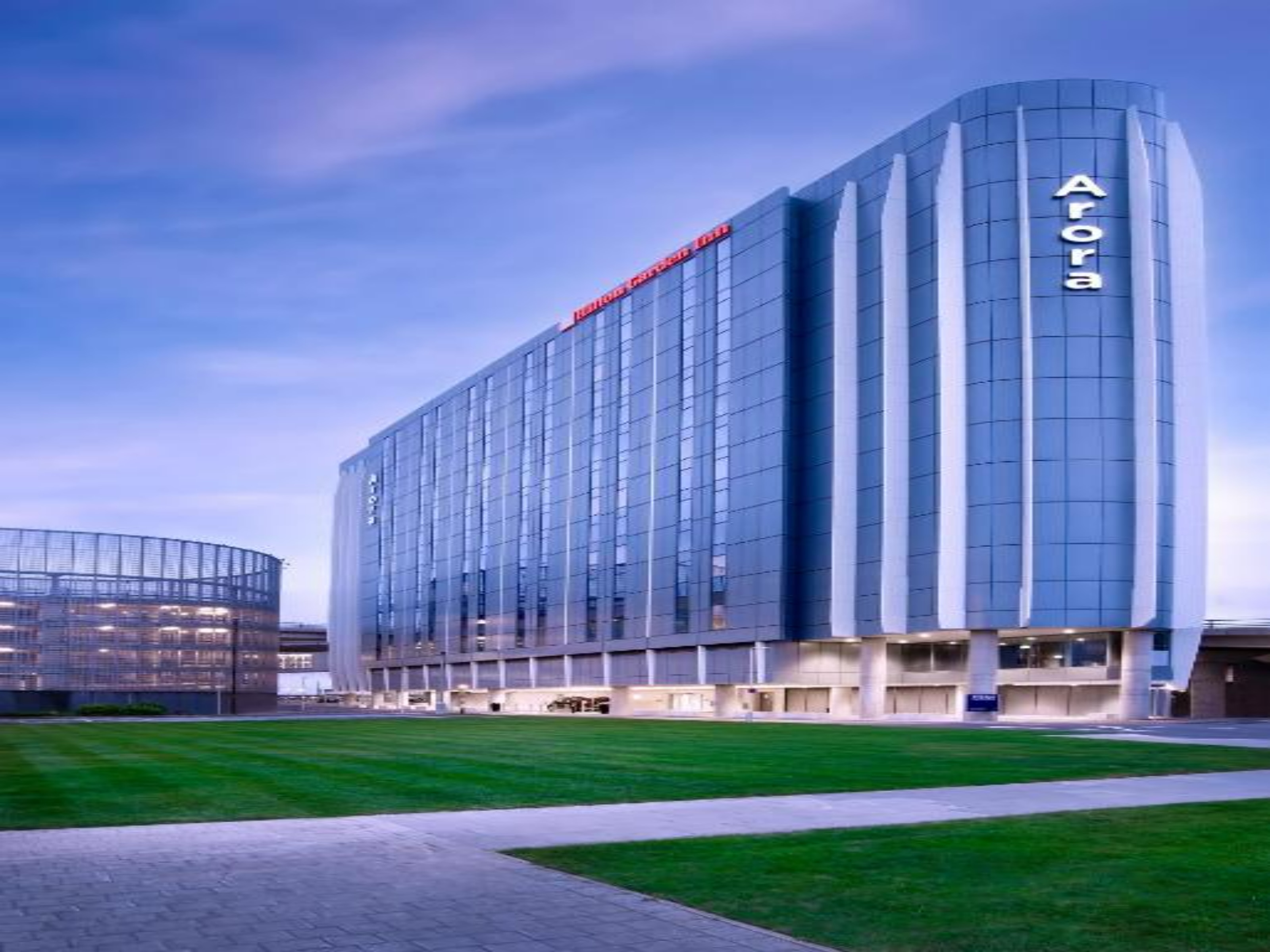 Hilton Garden Inn London Heathrow Terminal 2 - Tap to explore photos
