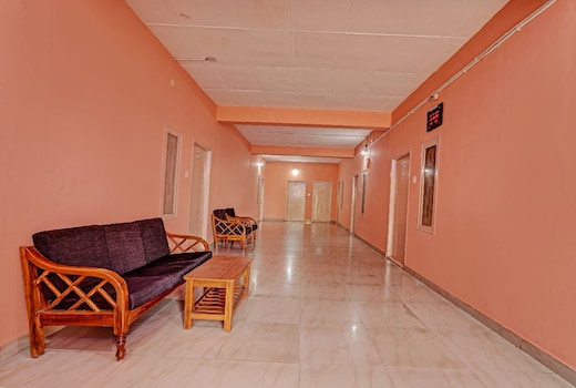 Collection O Druvi Corporate Hotel