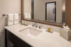 DoubleTree by Hilton Vancouver, Pacific