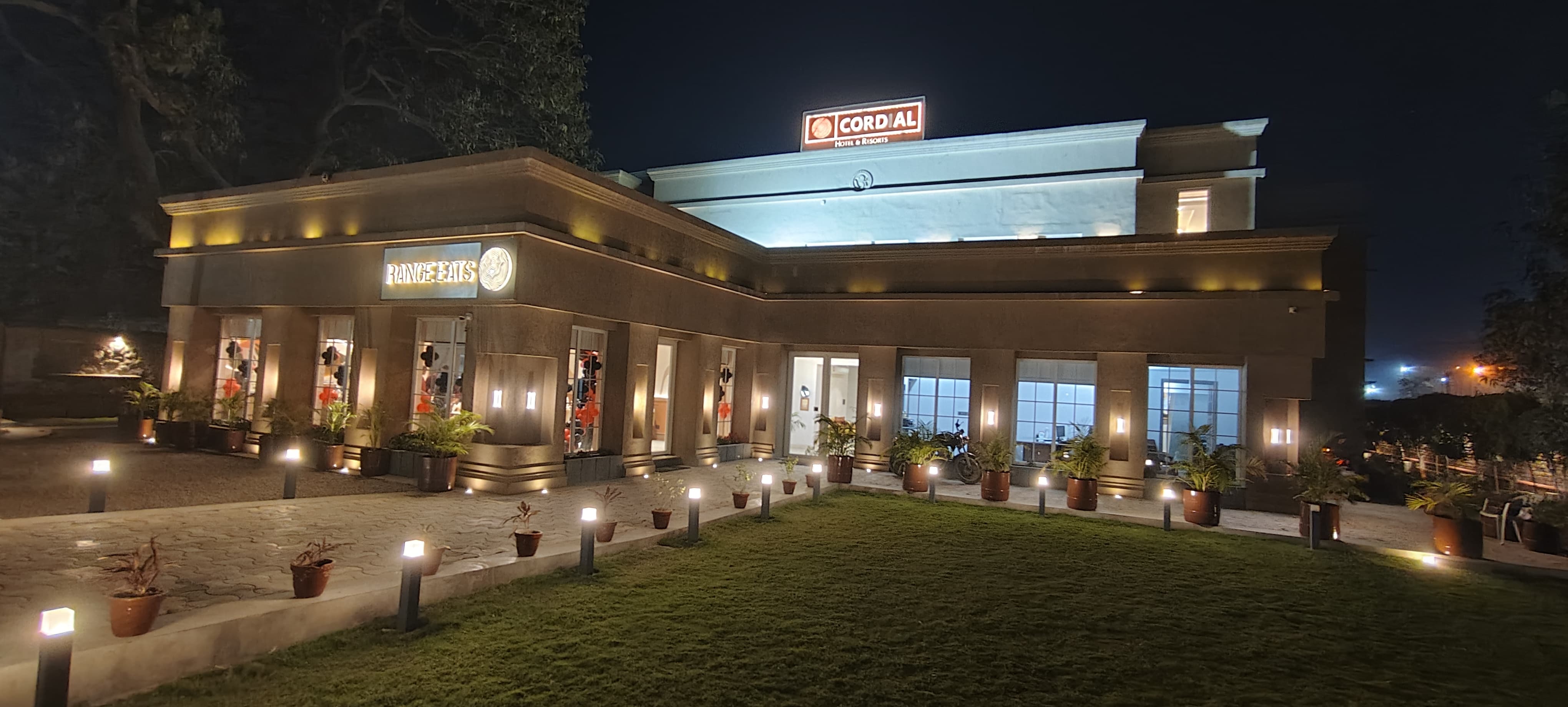 Cordial Hotel & Range Eats Restaurant - Tap to explore photos