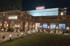 Cordial Hotel & Range Eats Restaurant, Bahraich