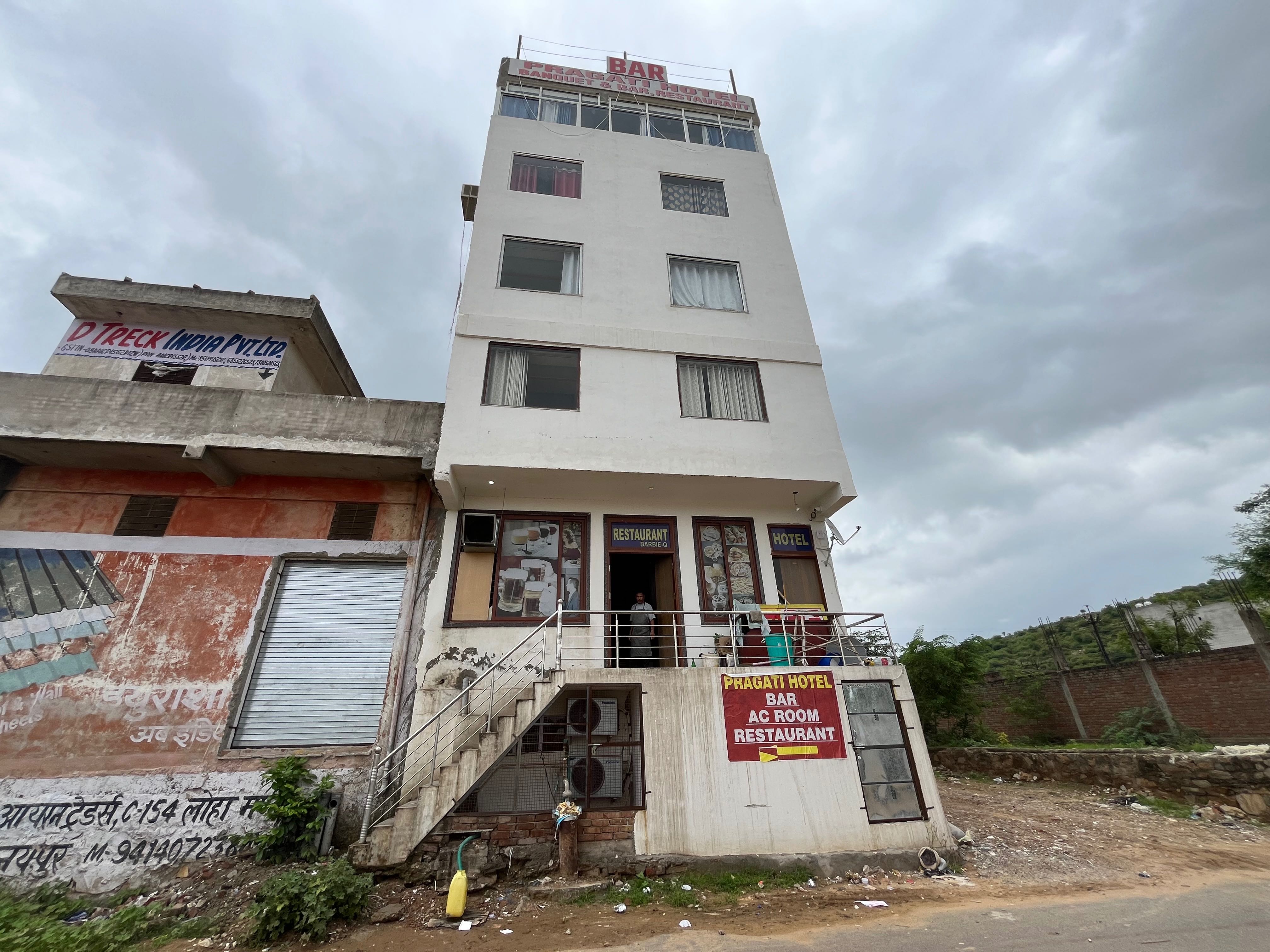 Hotel O Pragati - Tap to explore photos