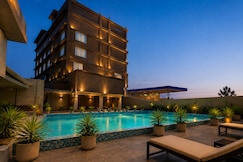 The Layover Hotel - 2 Minutes from the Airport, Dimapur