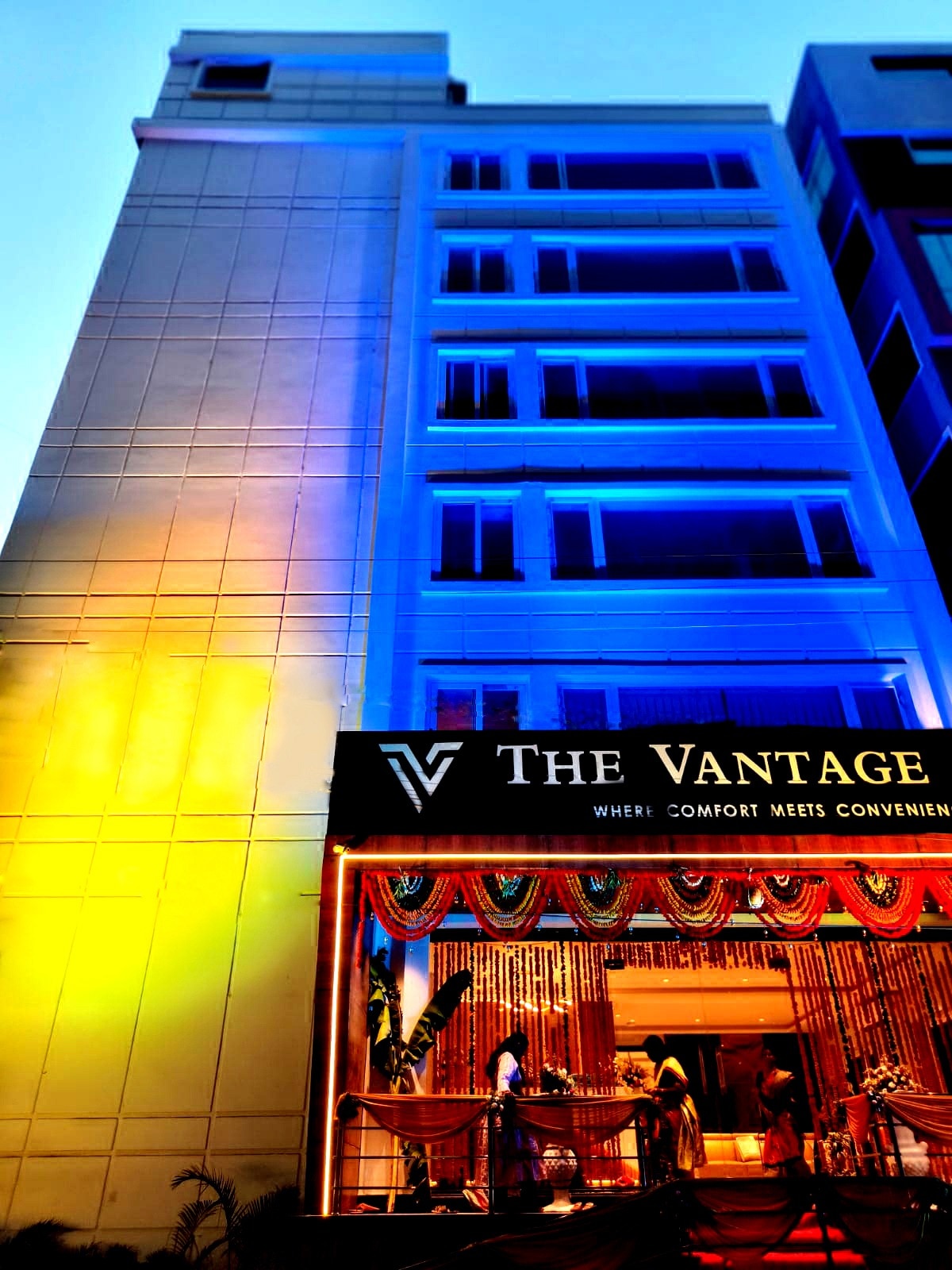 The Vantage Inn - Tap to explore photos