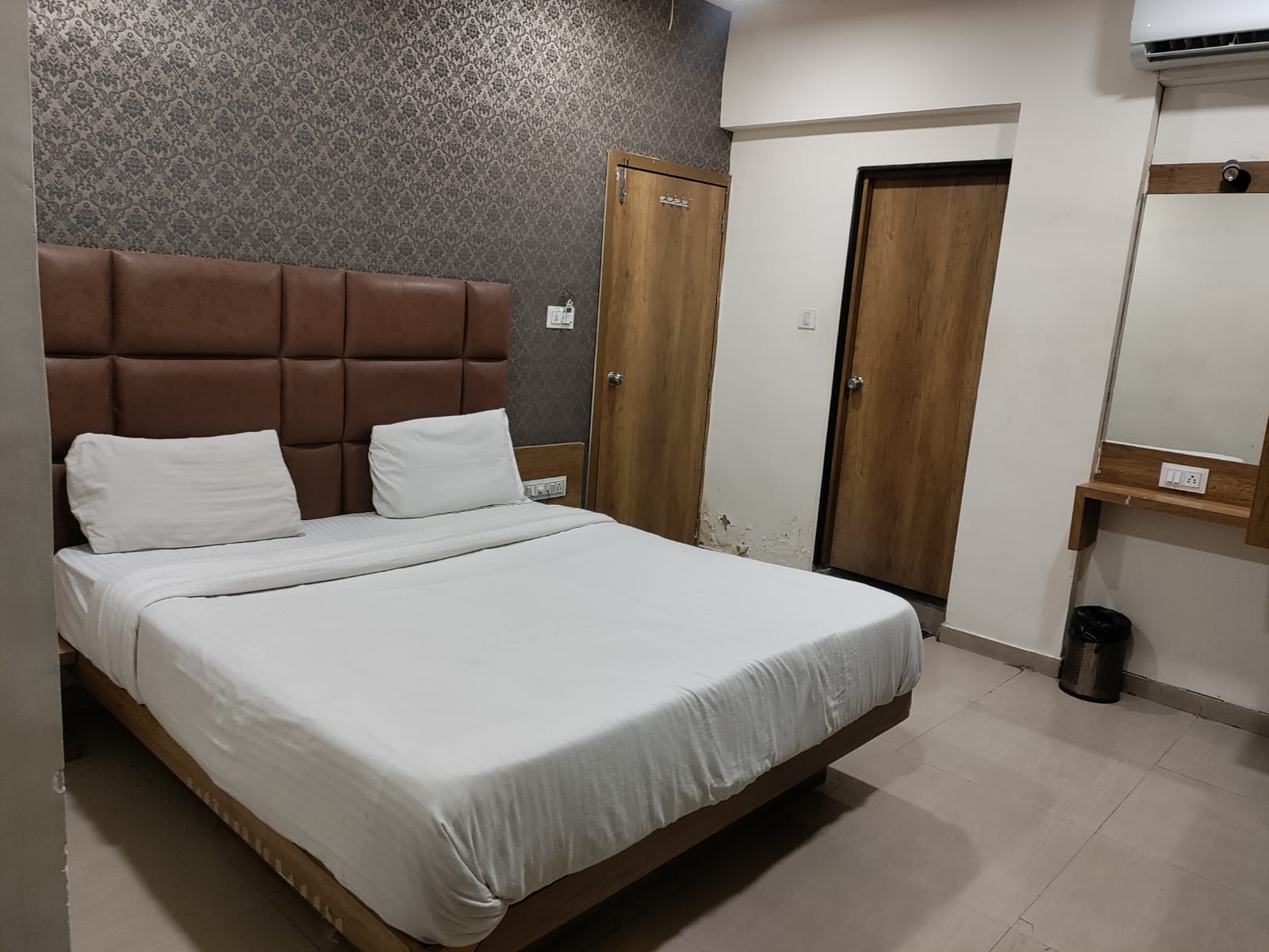 Hotel Shubham Inn - Tap to explore photos