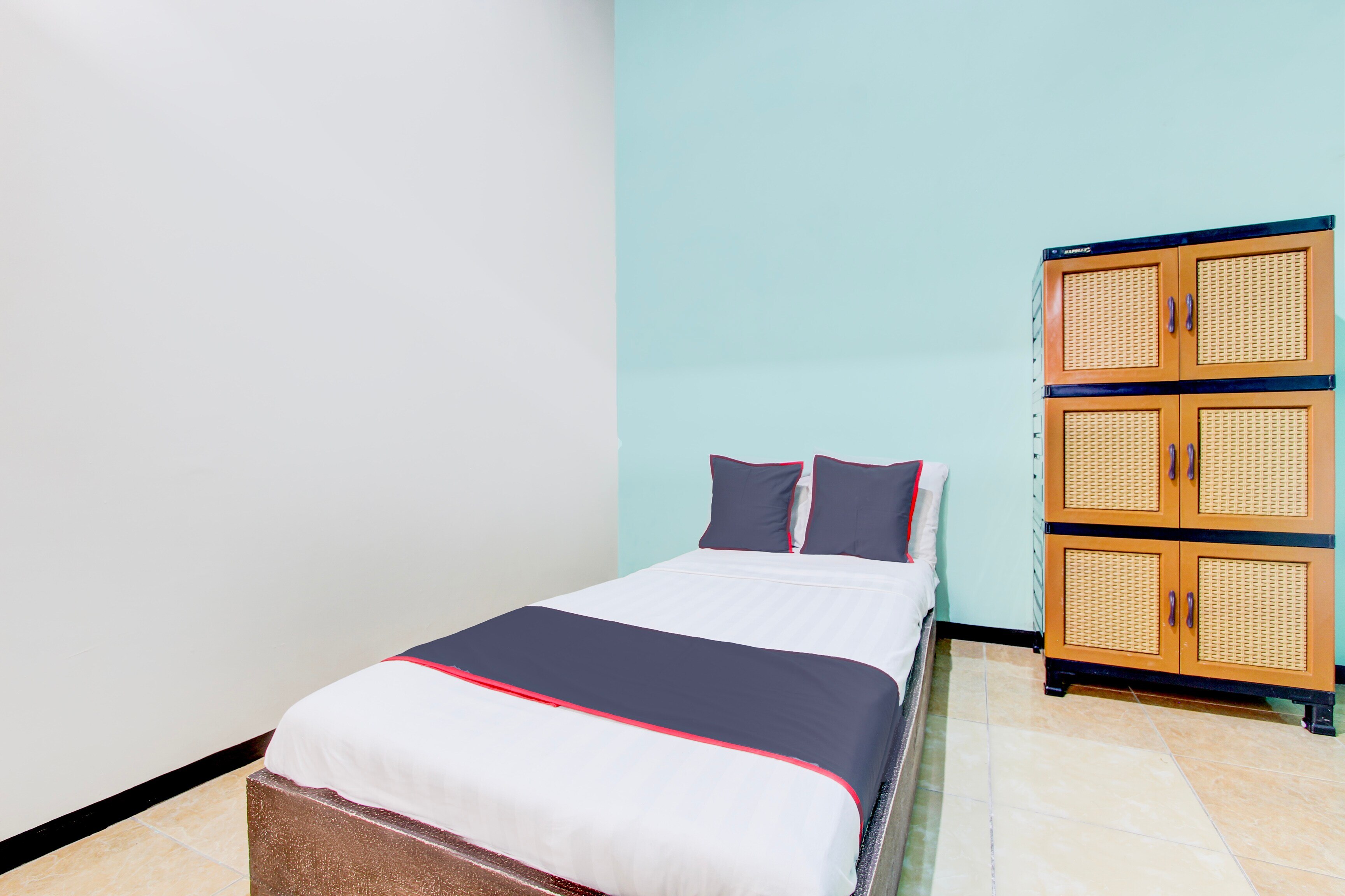 Hotel O Purwokerto Near Alun Alun Purwokerto Formerly Guest House Rania - Tap to explore photos