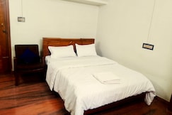 A C room Double Bed Near Edappally, Cochin