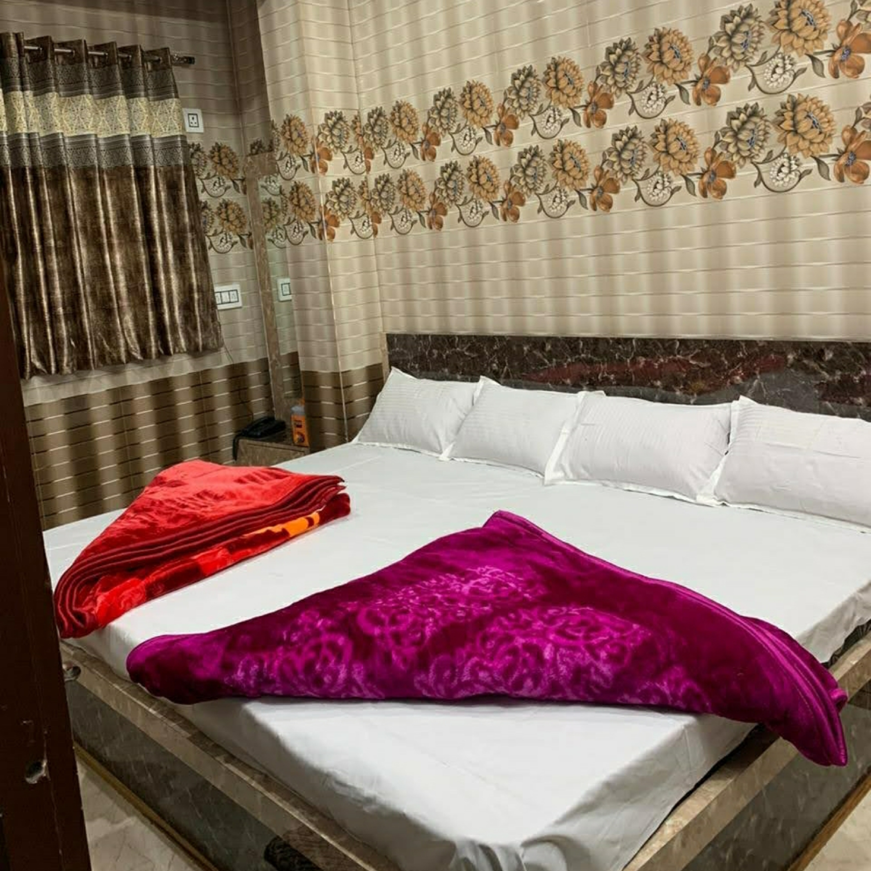 Hotel Izhaar - Tap to explore photos