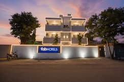 FabHotel Red Velvet Inn & Suites, Pune