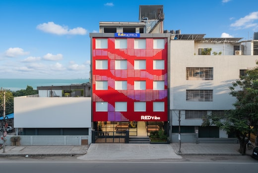 FabHotel Red Vibe