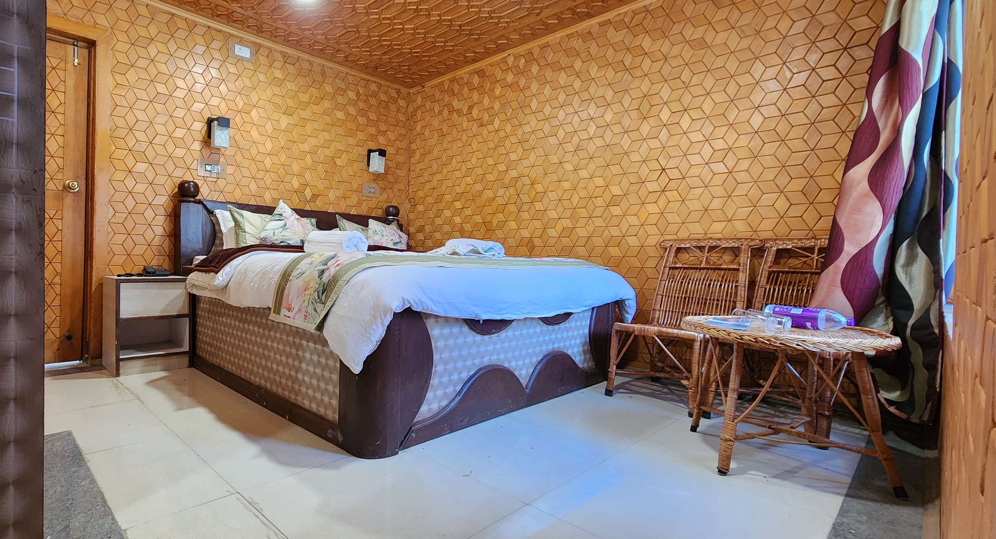 Hotel Mughal india sonamarg - Tap to explore photos