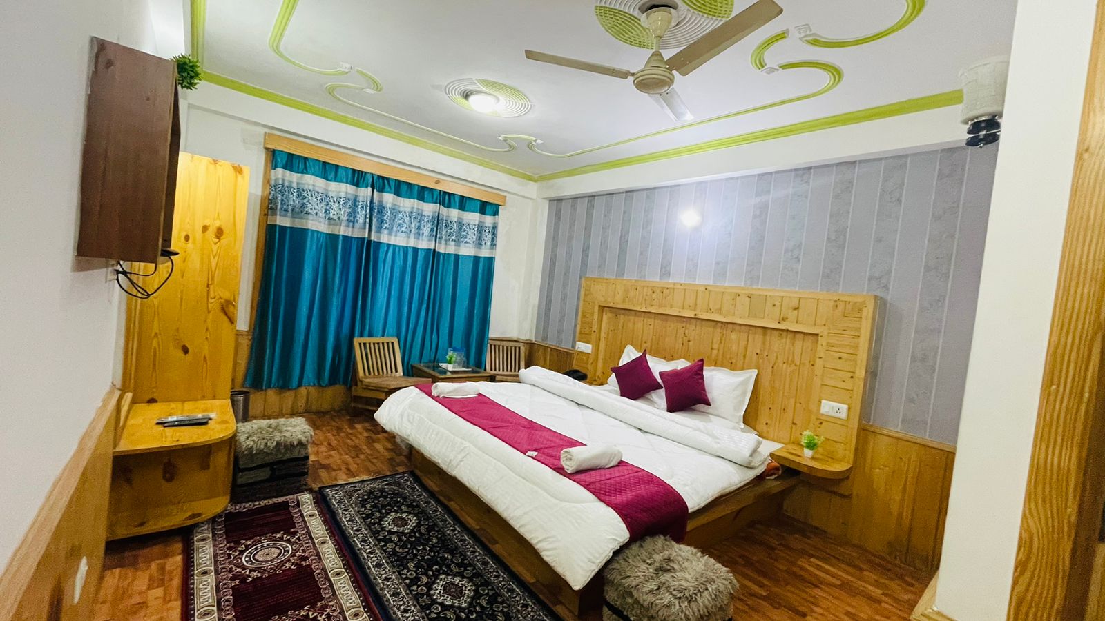 Hotel Hilltop At Mall Road With Open Terrace - Tap to explore photos