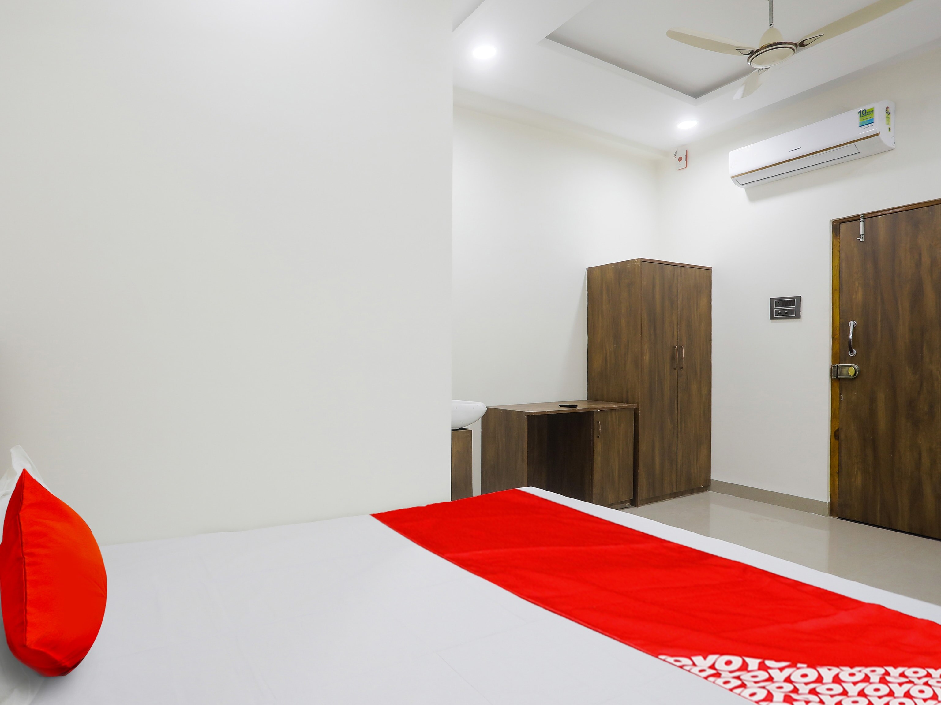 HOTEL O RAHUL SERVICE APPARTMENT 2 - Tap to explore photos