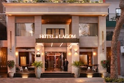 HOTEL de LAGOM, Van Giang