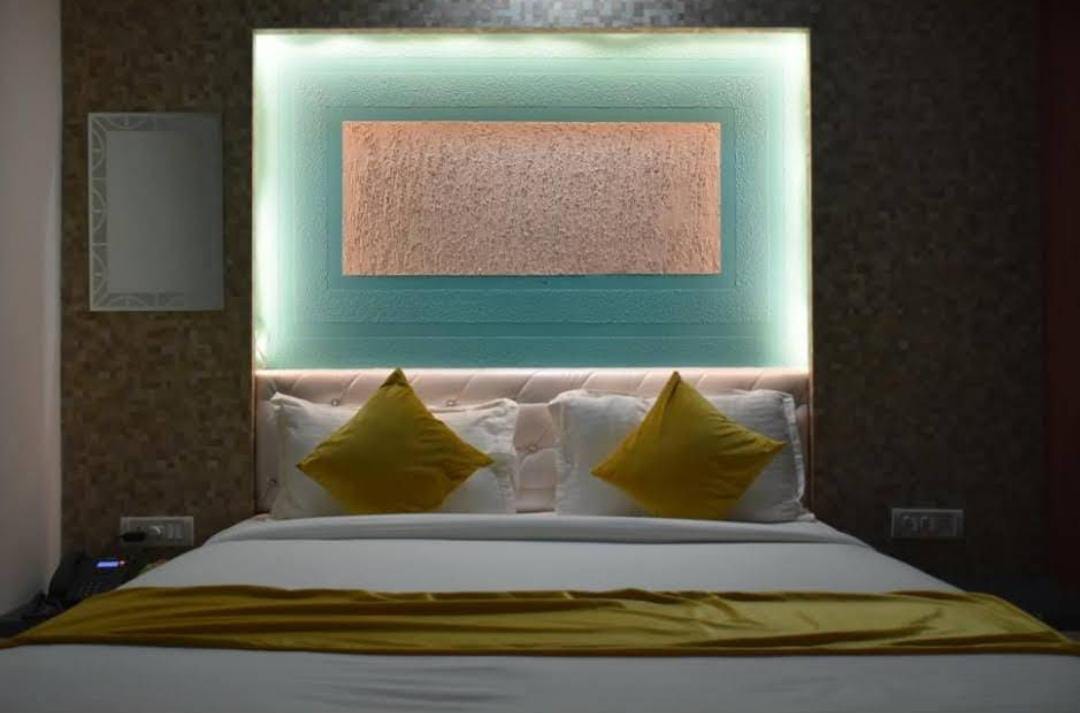Hotel Shanti Palace - Tap to explore photos