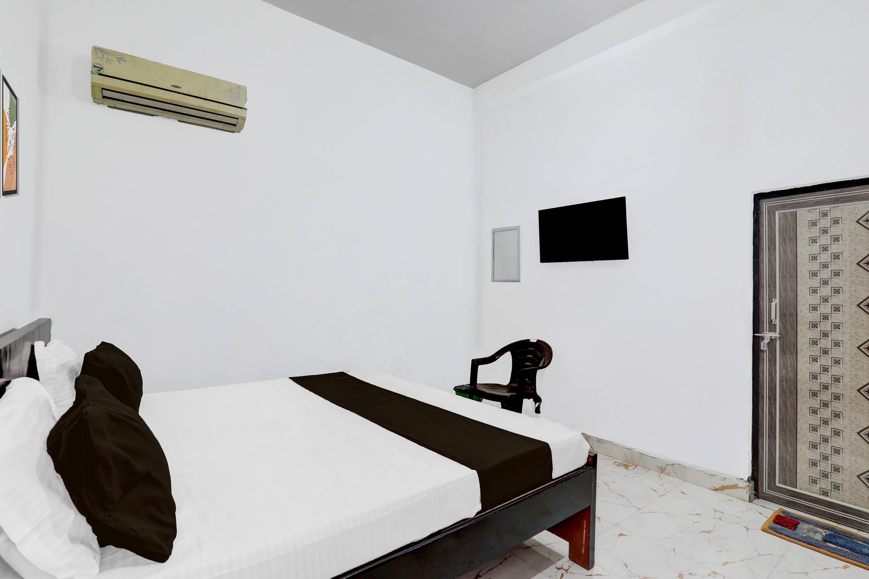 Hotel O Radhey Shyam Inn - Tap to explore photos