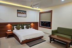 Hotel Sunrise, Damoh