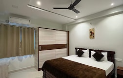King size bedroom