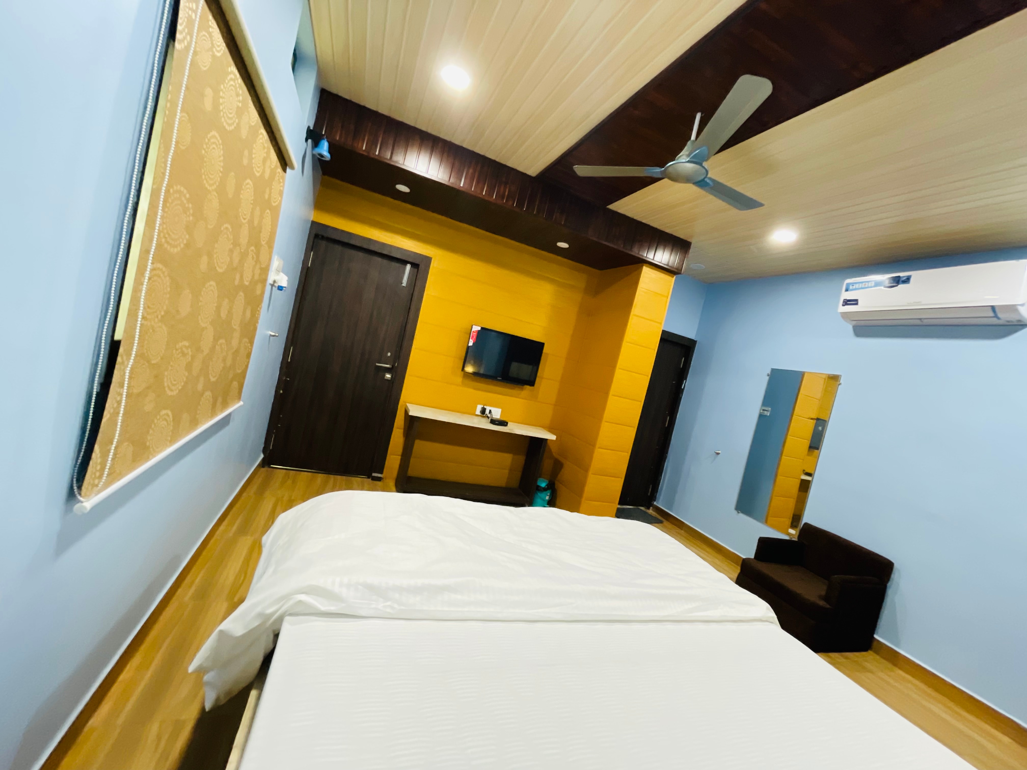 Manas AC Rooms - Tap to explore photos