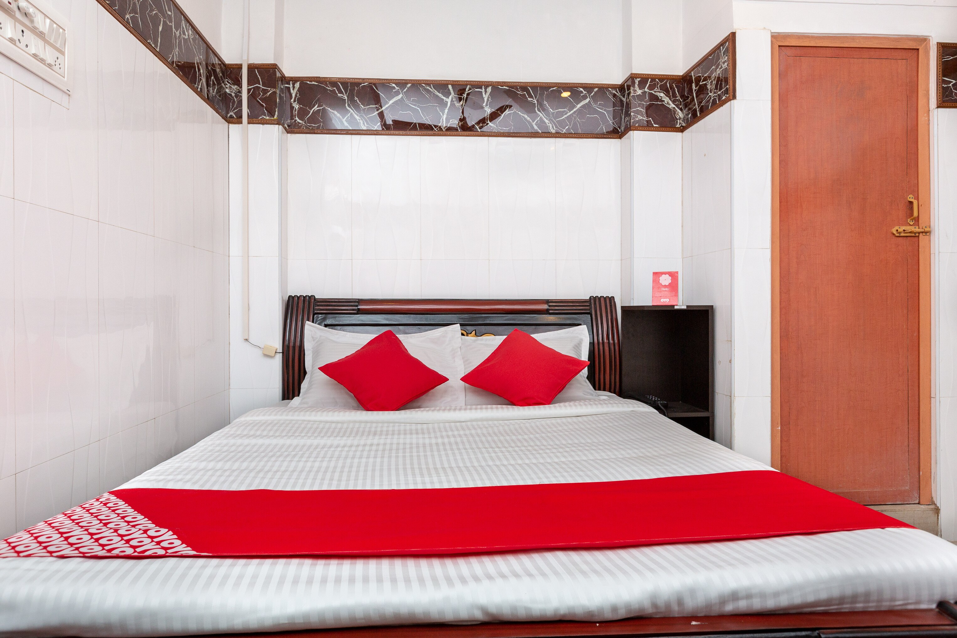Hotel O Cristal Residency - Tap to explore photos