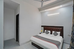 Signature Hotel Noida-62, Noida