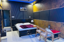 Hotel Ranbeer Inn / Phooldei Kitchen, Pithoragarh