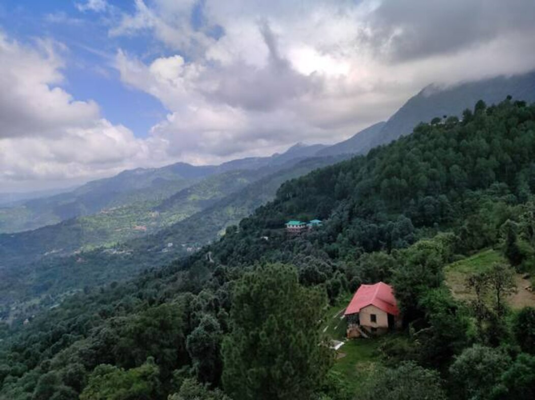 Jujurana Homestay Shoghi Valley Views - Tap to explore photos