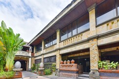 SUPER OYO Townhouse Oak Maxi Hotel Legian, Bali