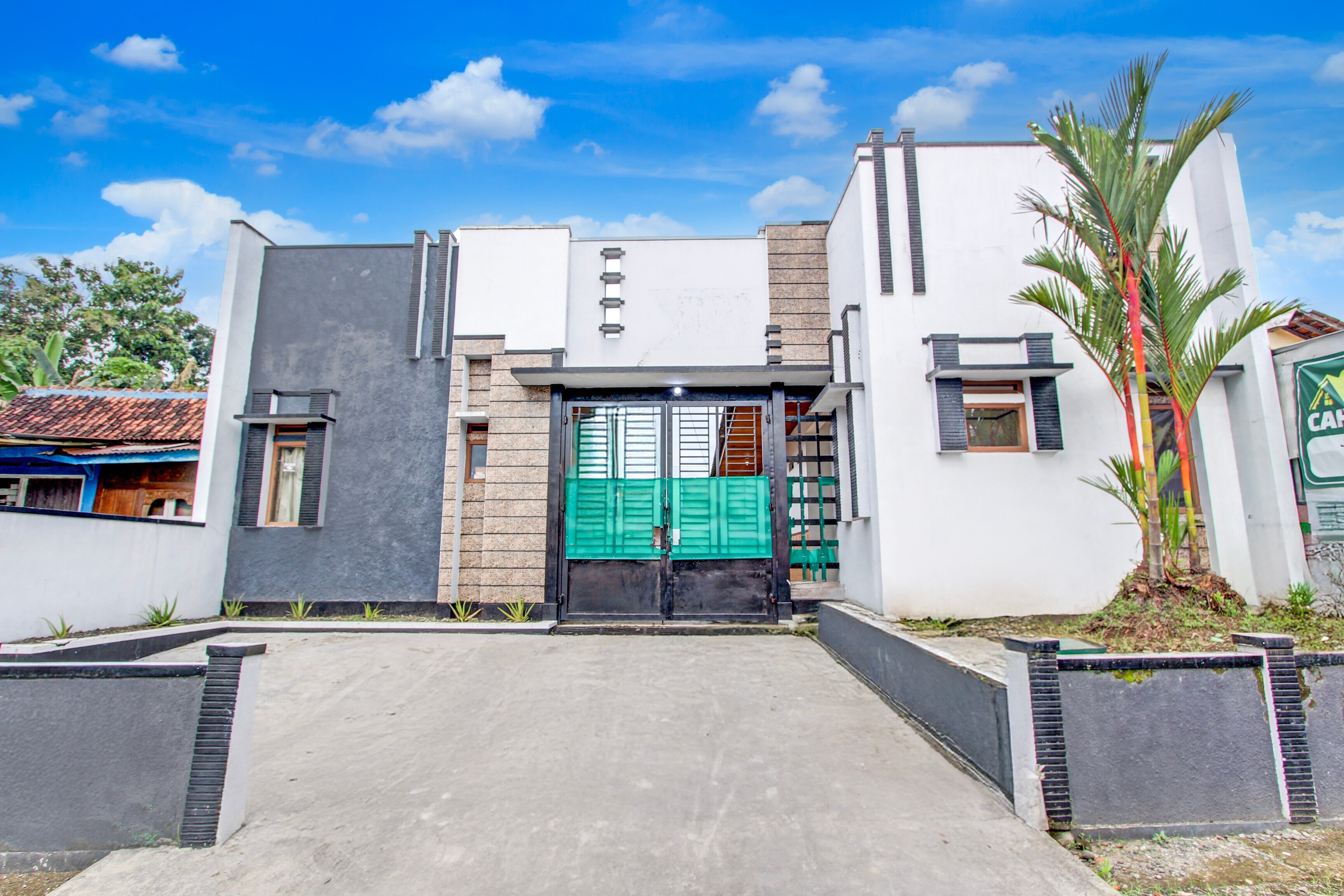 Hotel O Purwokerto Near Alun Alun Purwokerto Formerly Guest House Rania - Tap to explore photos
